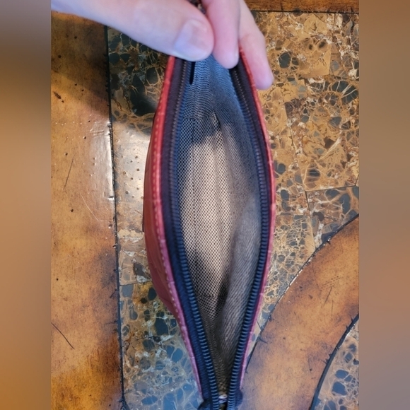 Dooney &Bourke red croc embossed leather pouchette - Picture 5 of 6